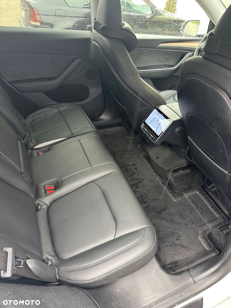 Tesla Y Long Range AWD - 19