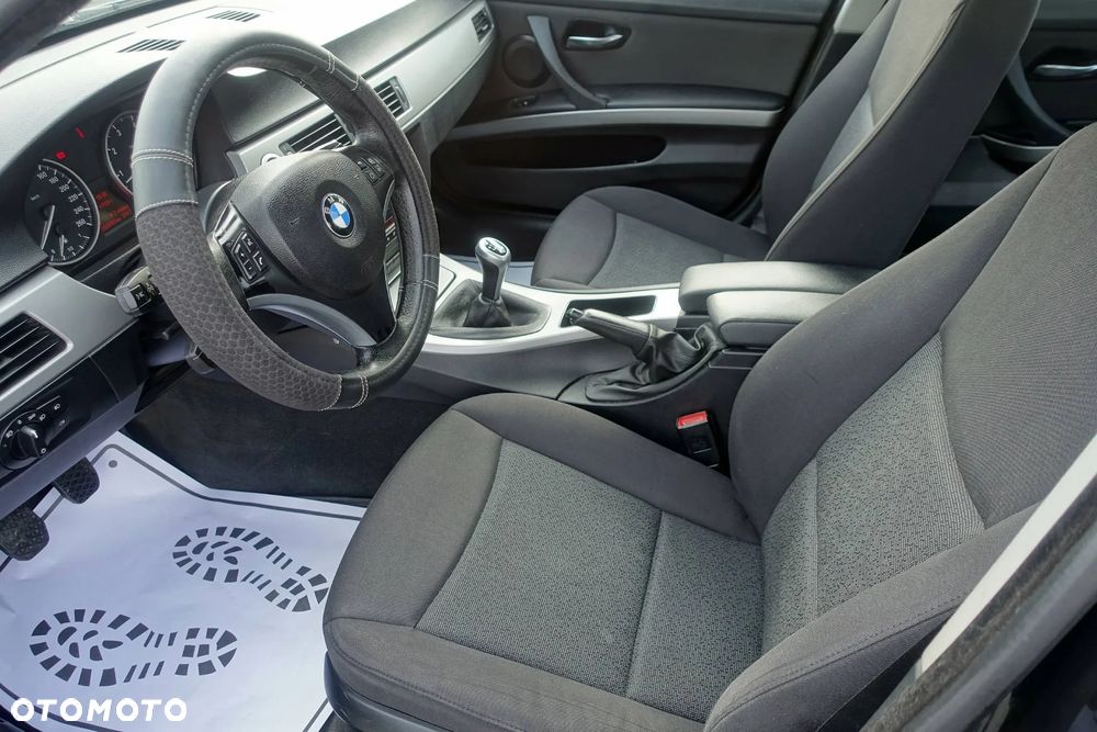 BMW Seria 3 318i Edition Sport - 9