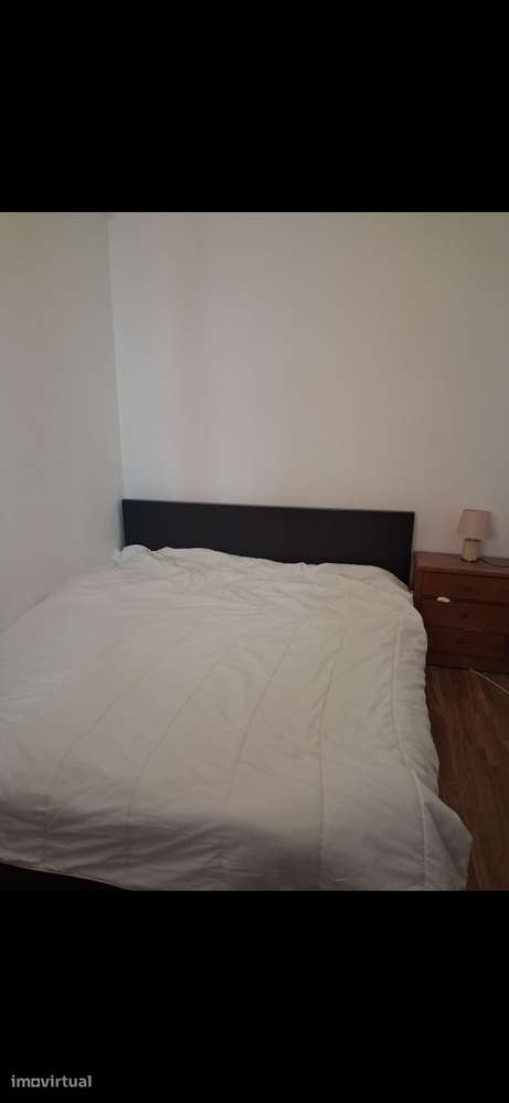 Alugo quarto na pontinha