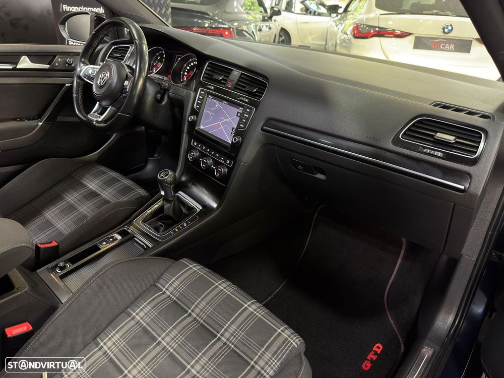 VW Golf 2.0 TDI GTD - 39