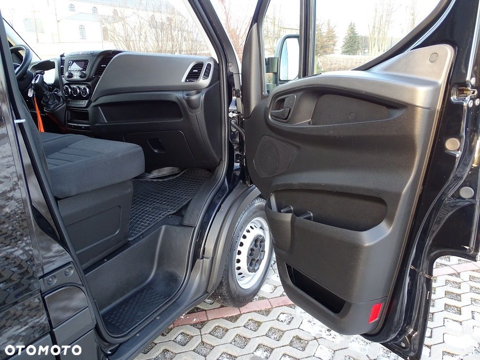 Iveco Daily 35S18 L4H2 3.0 180 Hi-MATIC FULL LED Blaszak Furgon UNIKAT!! JAK NOWY!! Salon PL 1 Wł.!! - 17