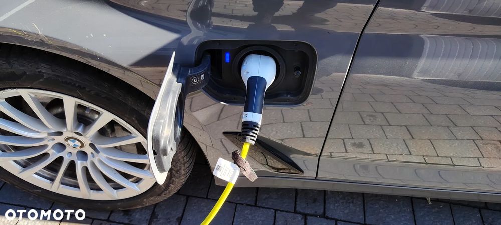 BMW Seria 5 530e Luxury Line sport - 12