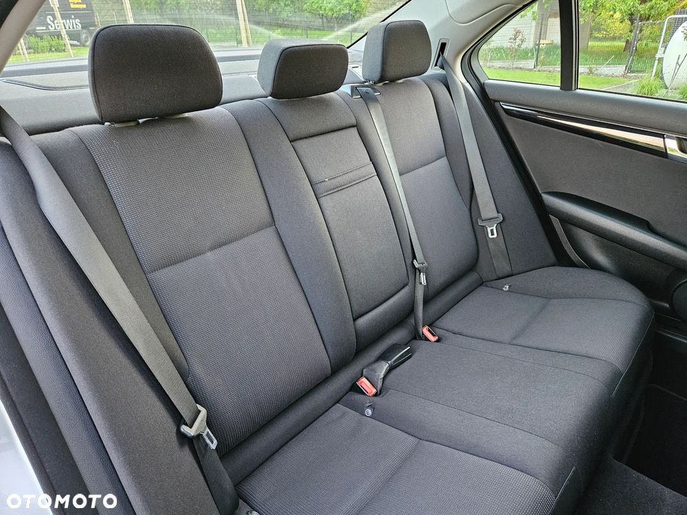 Mercedes-Benz Klasa C 200 CGI BlueEFFICIENCY Elegance - 18