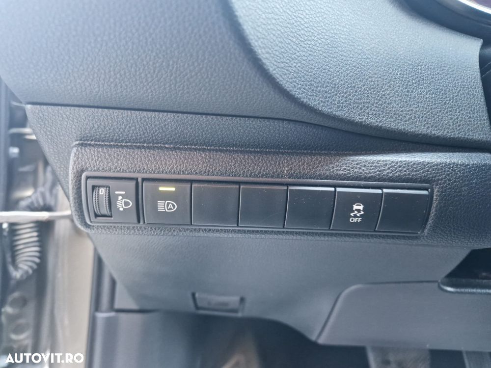 Toyota Corolla 1.8 HSD Business - 11