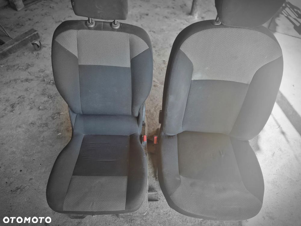 FOTEL  PRZEDNI PRAWY DACIA DOKKER - 2