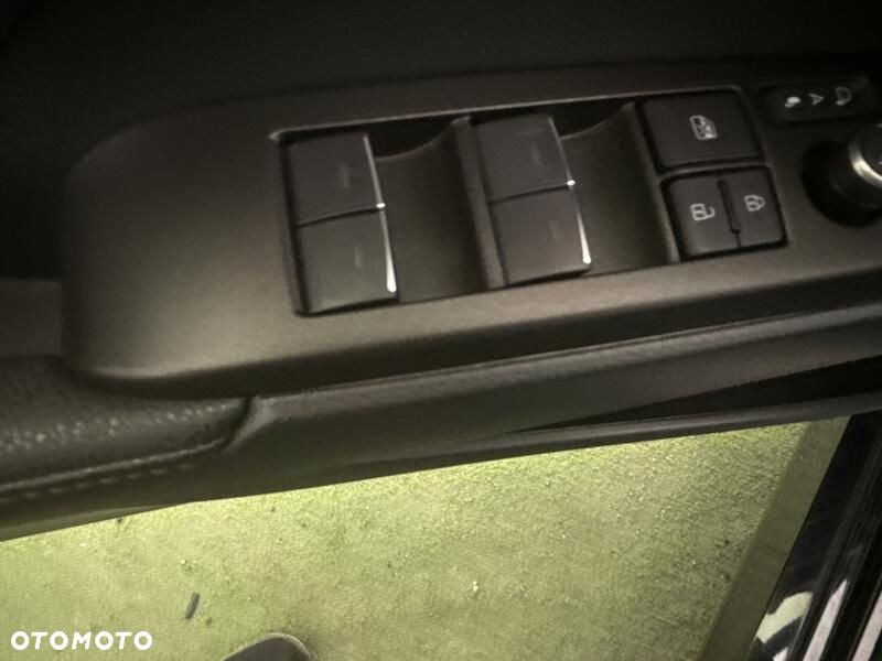 Toyota Camry 2.5 Hybrid Executive CVT - 12