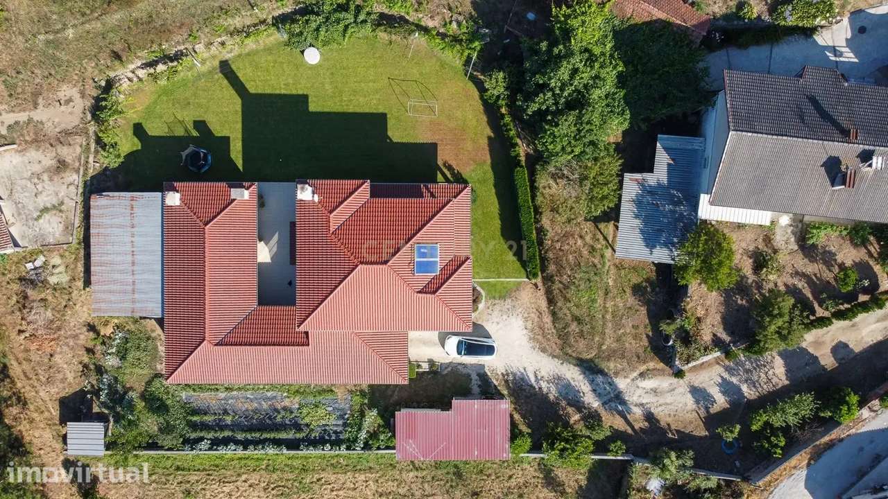 Moradia V5 com jardim, inserida em terreno de 1.650m² – Aguiar (Barcel - Grande imagem: 5/57
