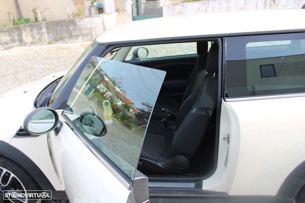 MINI 3 Portas One D - 12