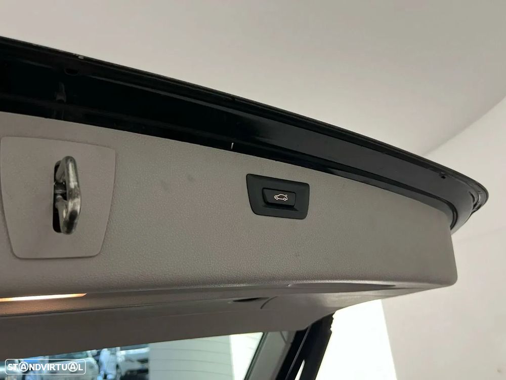 BMW 318 d Touring Auto - 11
