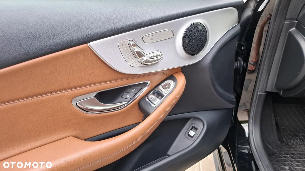 Mercedes-Benz Klasa C 300 9G-TRONIC - 15