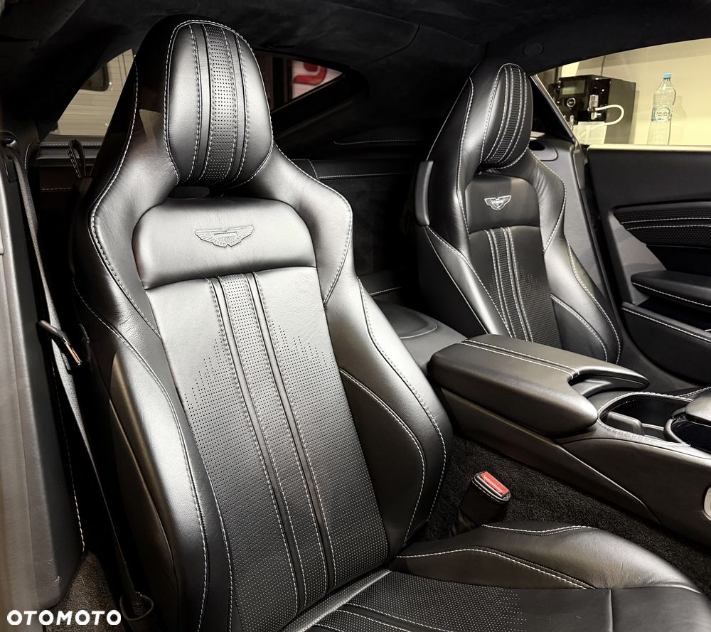 Aston Martin Vantage - 25