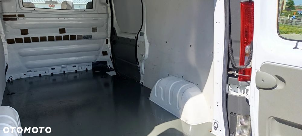 Opel Vivaro - 24