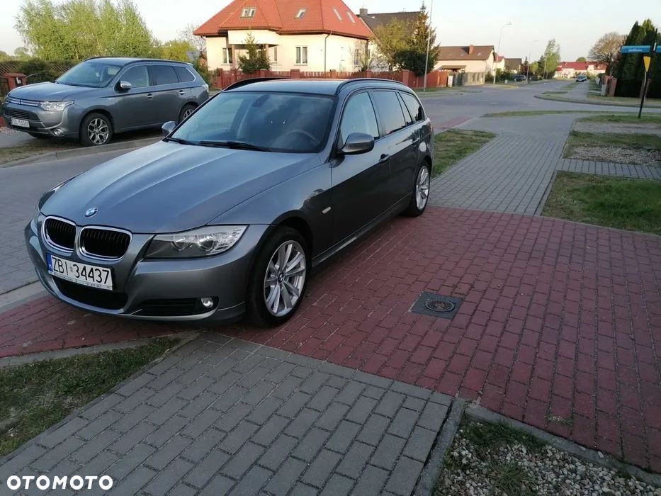 BMW Seria 3 318i Touring - 2