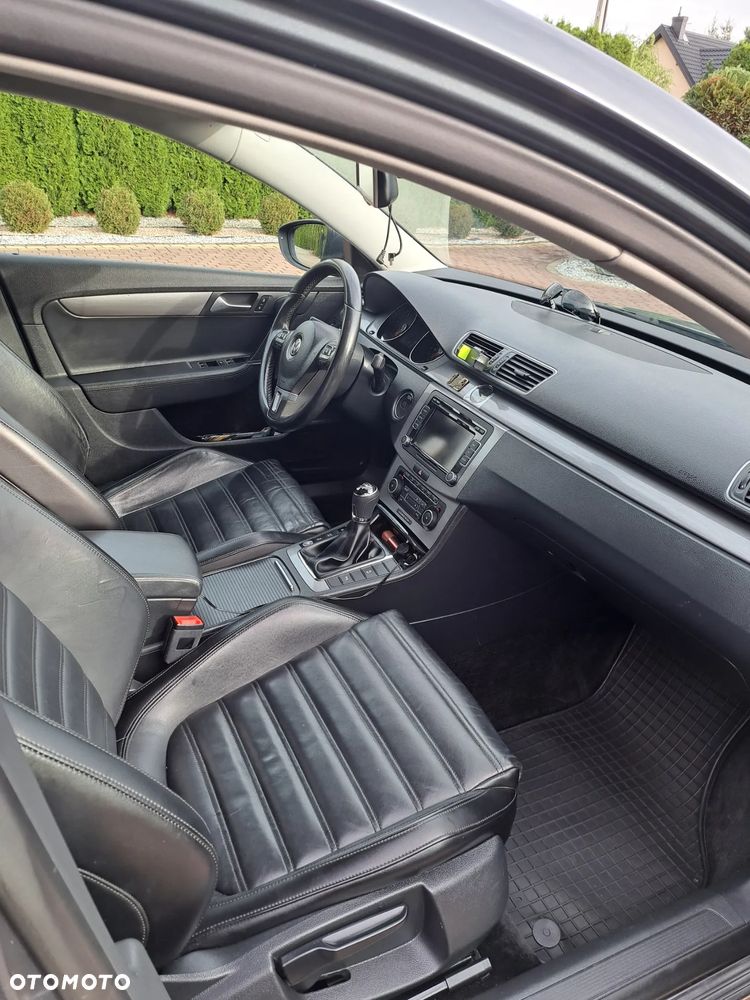 Volkswagen Passat 2.0 TDI DPF Highline - 13