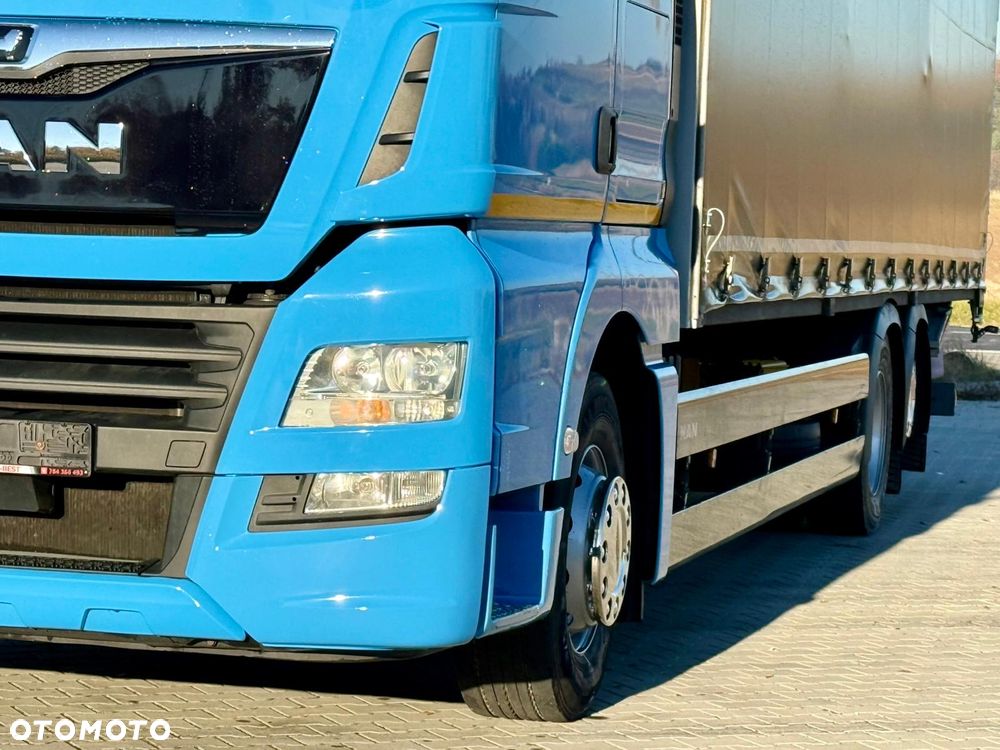 MAN TGX 26.420 / FIRANKA / WINDA / 23 EUROPALETY / 6x2 / AUTOMAT / EURO 6 / OŚ PODNOSZONA / DUŻA KABINA / 2019 ROK - 17