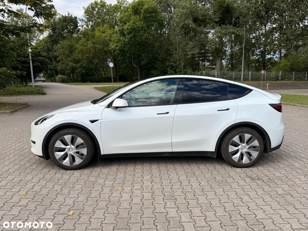 Tesla Model Y - 2