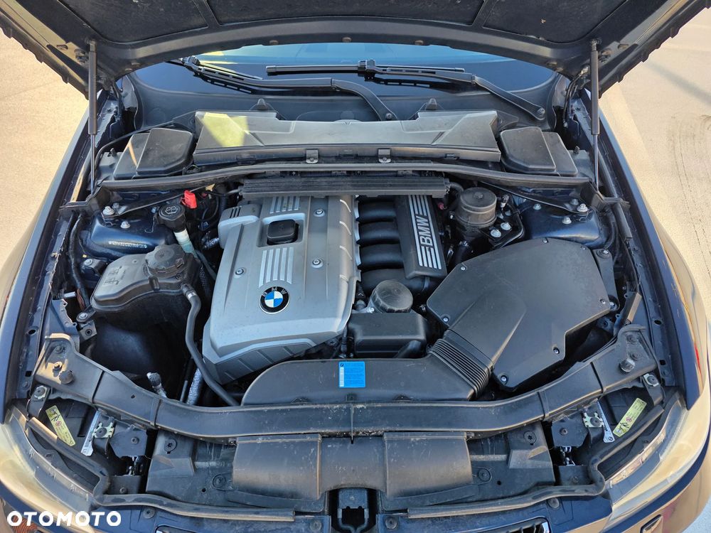 BMW Seria 3 330i - 16