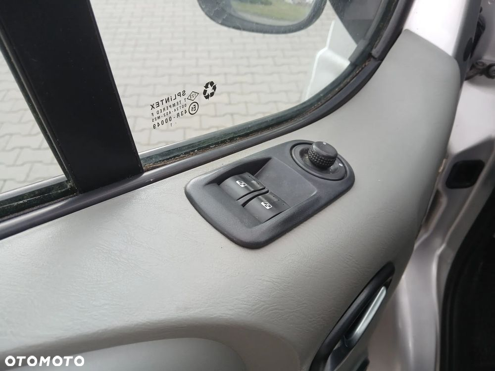 Opel vivaro - 9