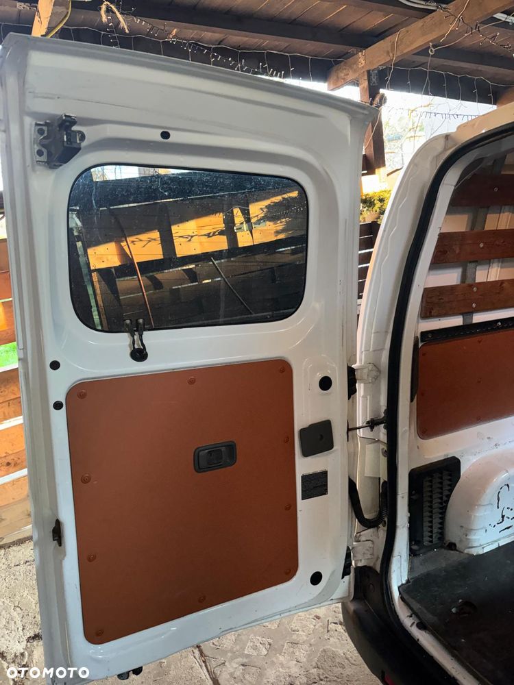 Nissan NV200 Evalia - 23