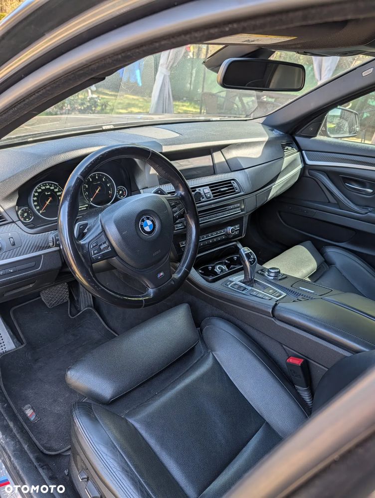 BMW Seria 5 550i - 10