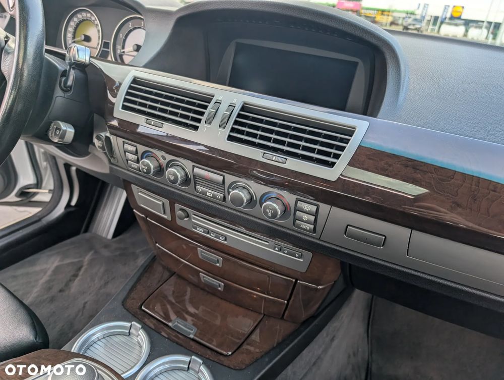 BMW Seria 7 730d - 29