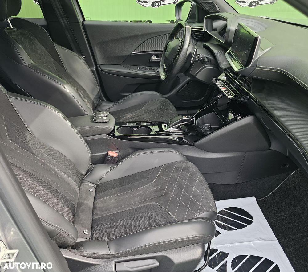 Peugeot 2008 PureTech 155 EAT8 GT Pack - 13