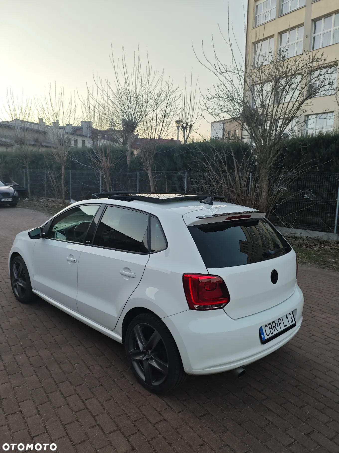 Volkswagen Polo 1.6 TDI DSG Style - 4