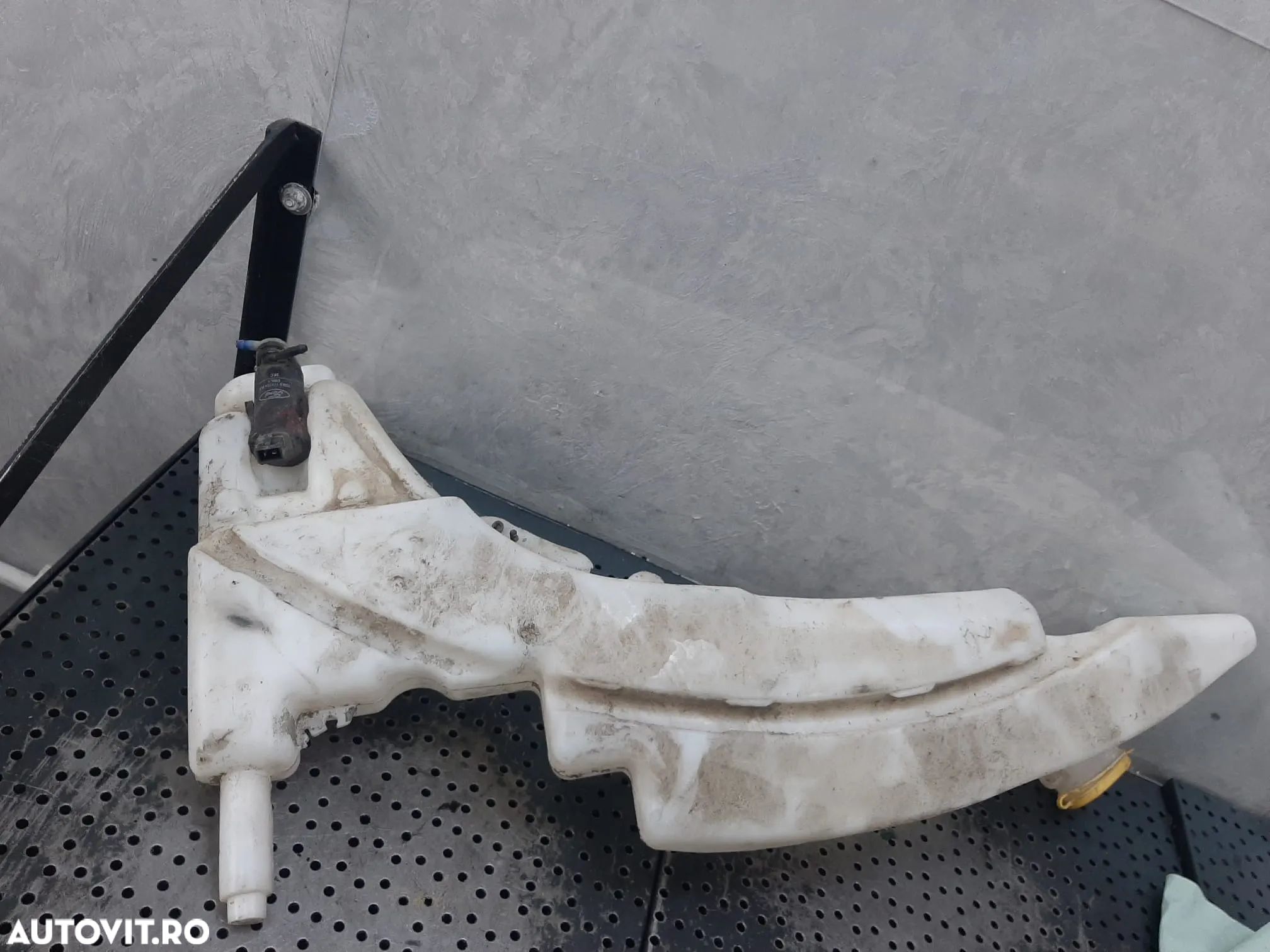 vas lichid parbriz  ford focus 1  1998-2004  xs41-17618-c - 1