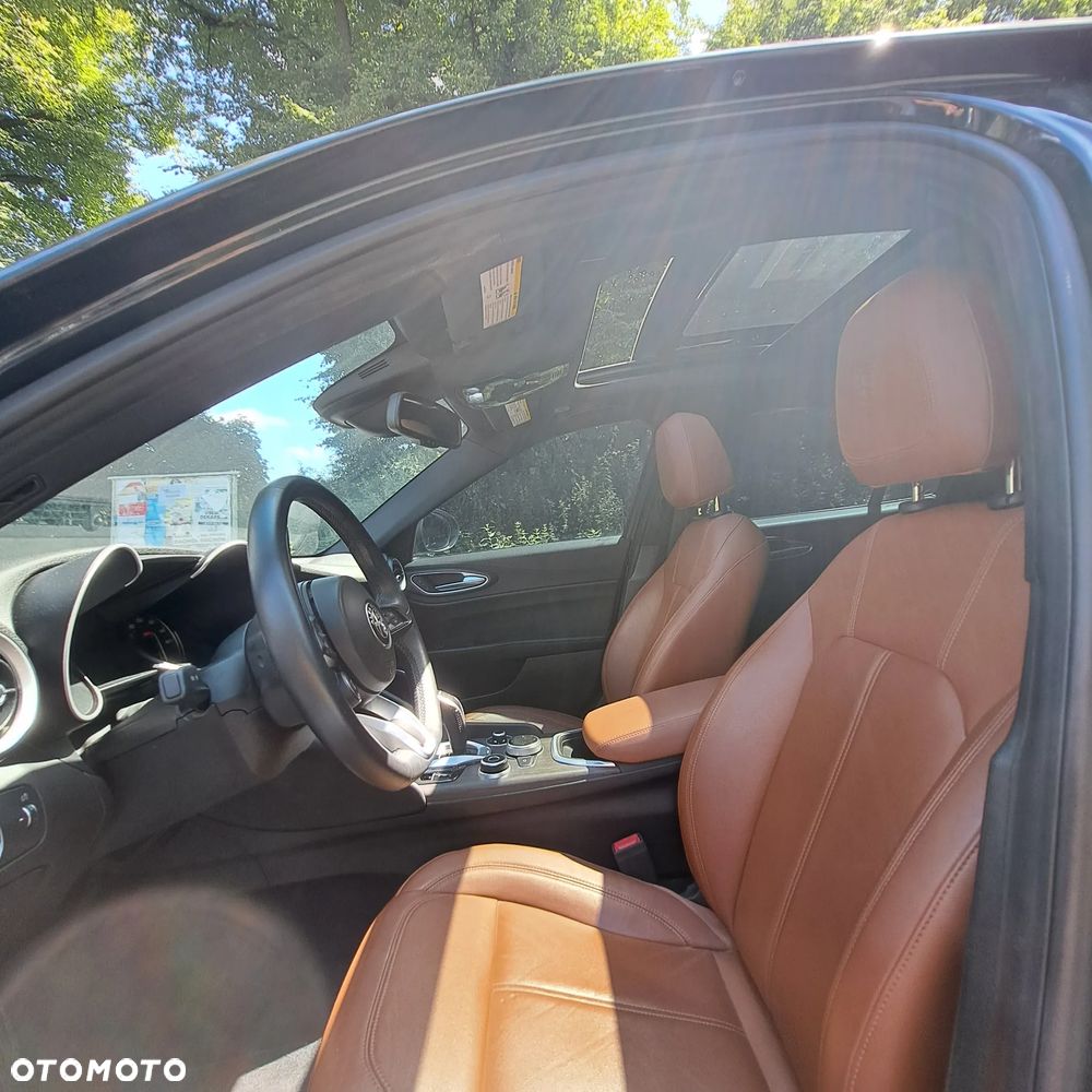 Alfa Romeo Giulia 2.0 Turbo 16V AT8 Veloce Ti - 17