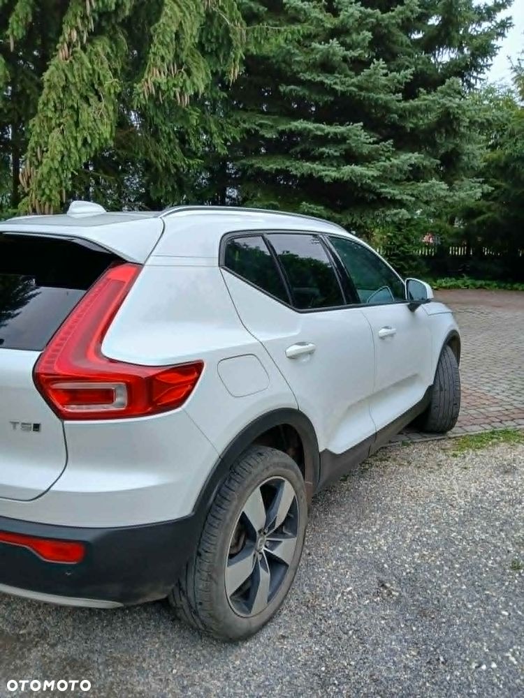Volvo XC 40 T5 AWD Momentum - 4