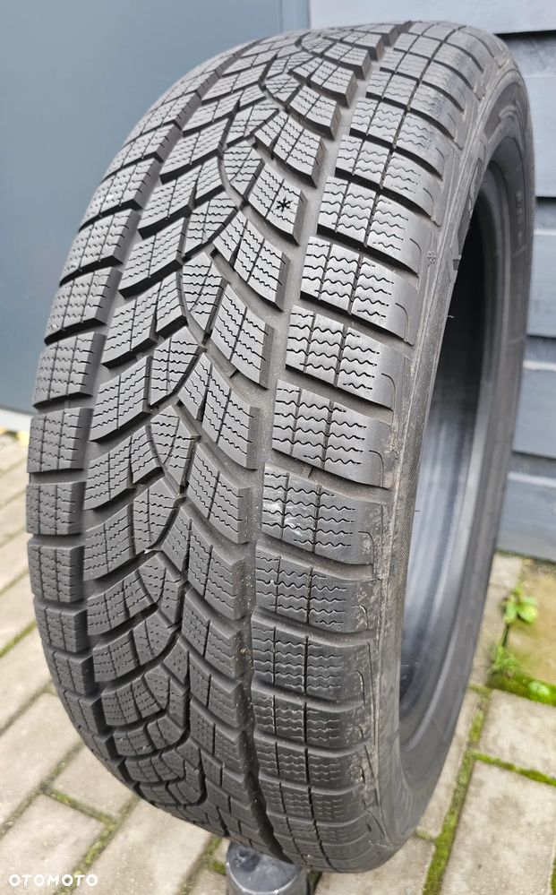 Goodyear Ultragrip Performance + 215/55R18 99 V