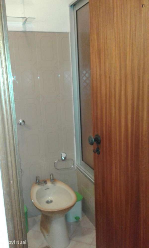 Quarto - localizado em Olivais Lisbon - Grande imagem: 5/7