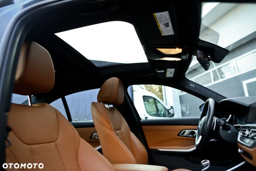 BMW Seria 3 330e xDrive M Sport - 8