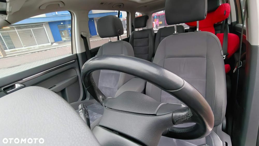 Volkswagen Touran 2.0 TDI Highline DSG - 31