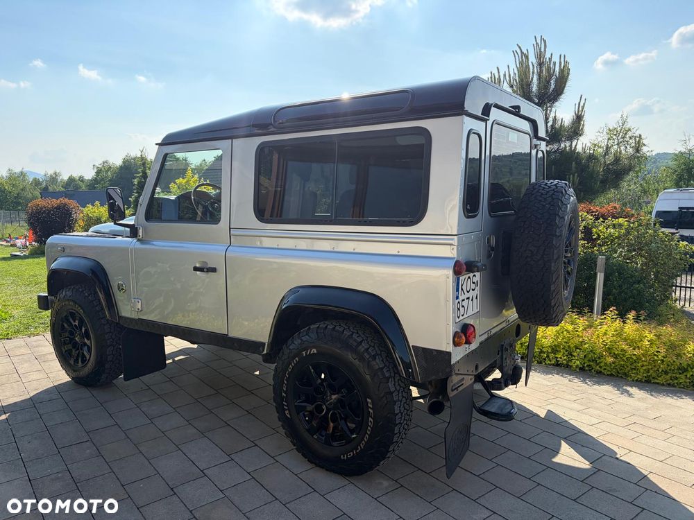 Land Rover Defender - 4
