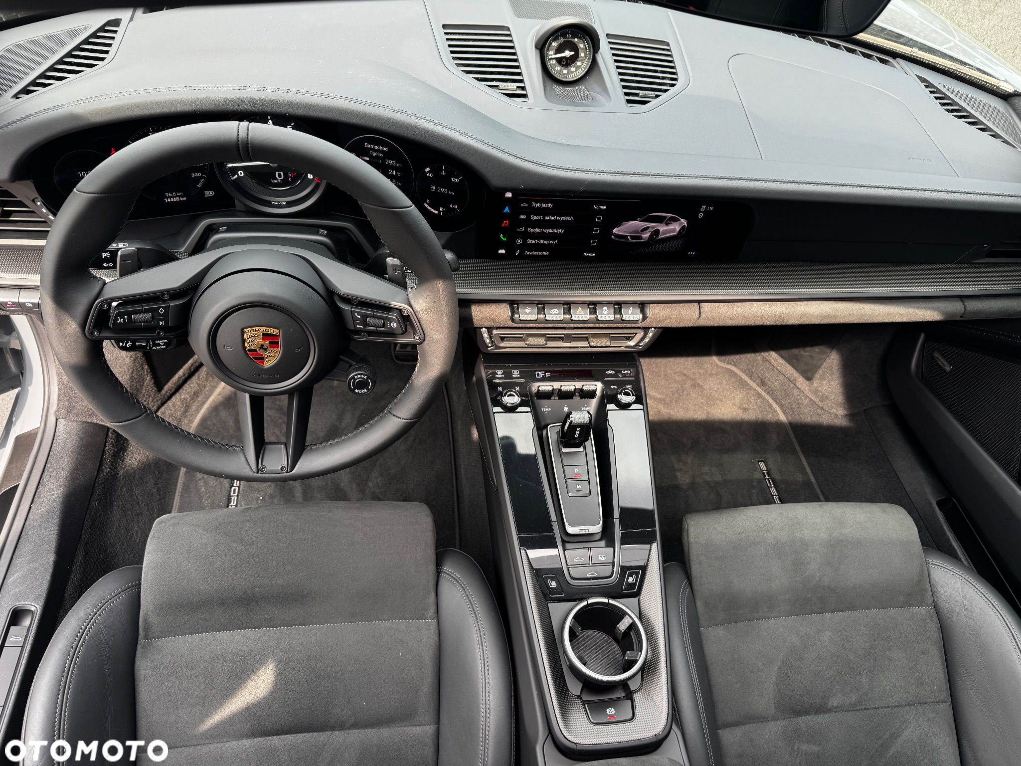 Porsche 911 Carrera GTS - 16