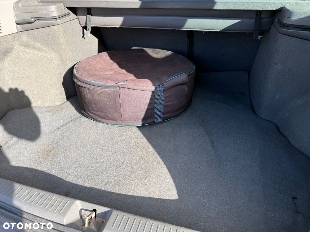 Toyota Avensis 2.0 Sol - 37