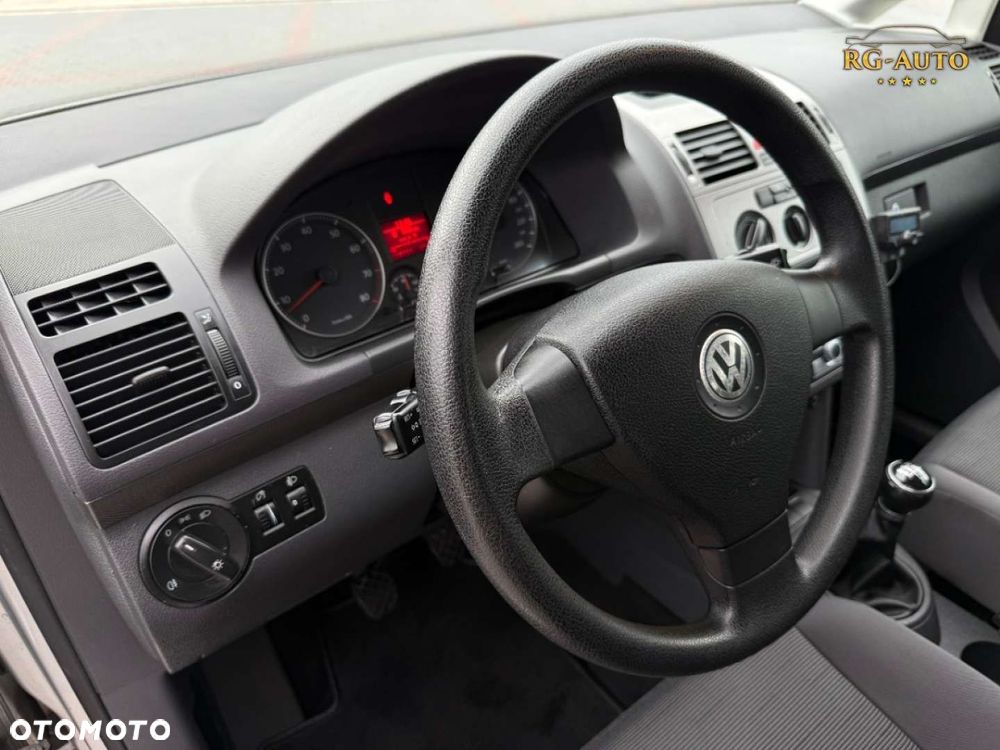 Volkswagen Touran - 25