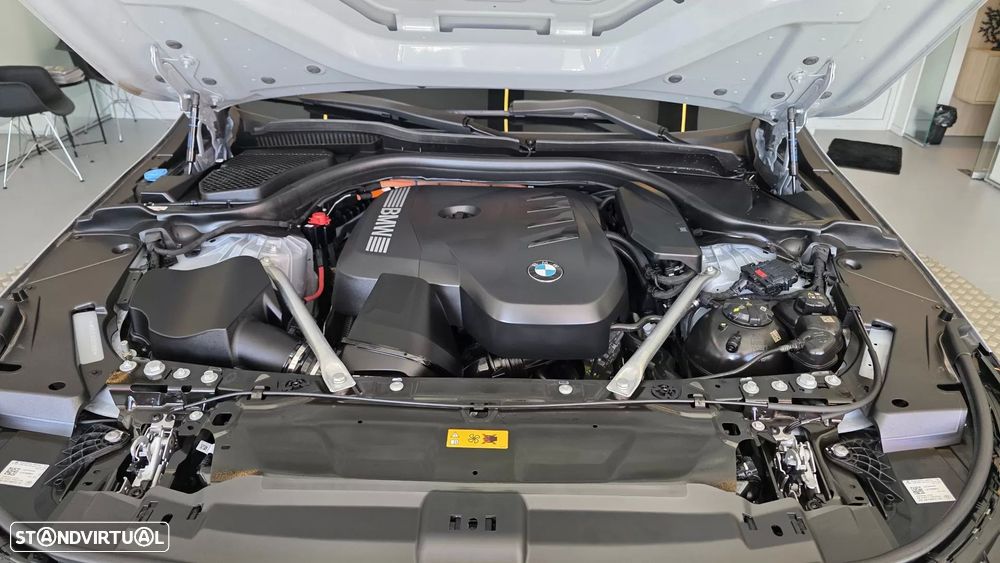 BMW 530 e Pack Desportivo M - 26