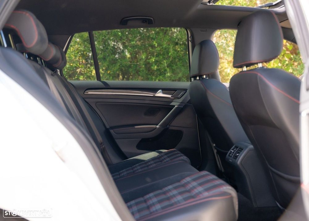 VW Golf 2.0 TSi GTi DSG Performance - 24