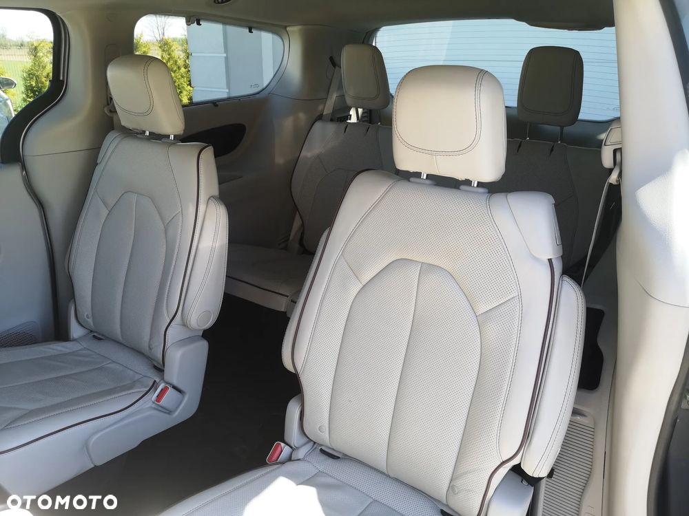 Chrysler Pacifica - 11
