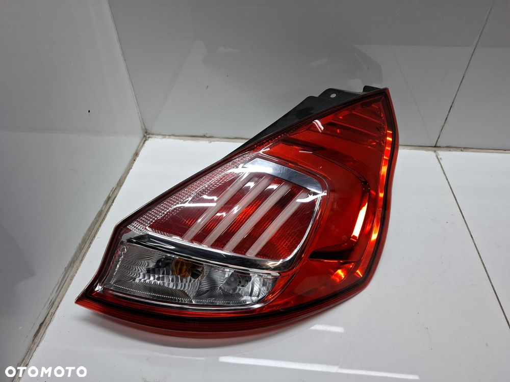 LAMPA TYLNA PRAWA TYŁ FORD FIESTA MK VII LIFT