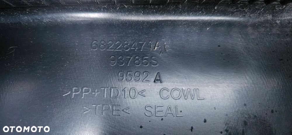Chrysler Pacifica 2016- Podszybie górne plastikowe 68228471AE 68228473AB - 14