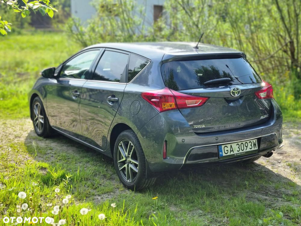 Toyota Auris 1.6 Premium + - 4