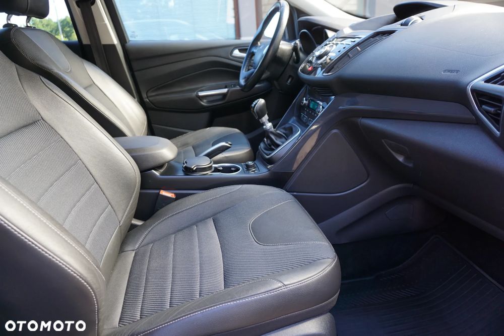 Ford Kuga 2.0 TDCi 2x4 Titanium - 17