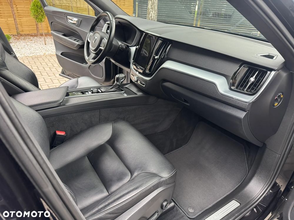 Volvo XC 60 D4 AWD Geartronic Momentum - 25