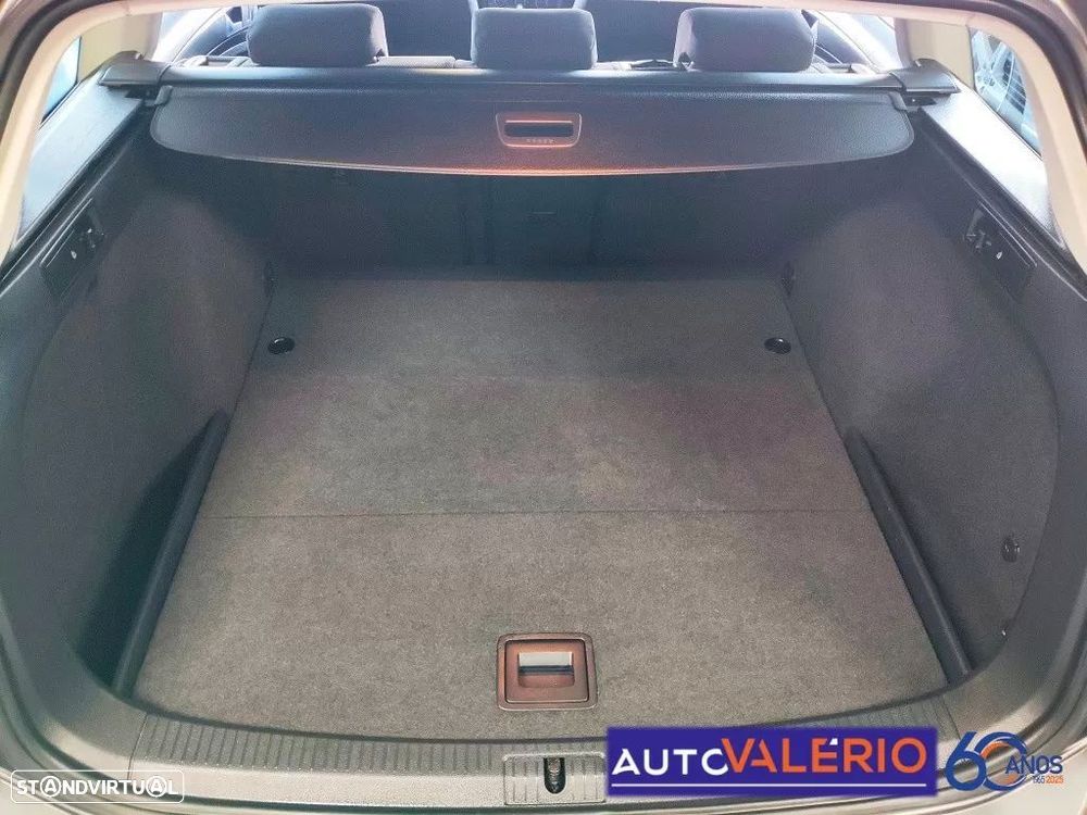 VW Golf Variant 1.6 TDi Confortline DSG - 31