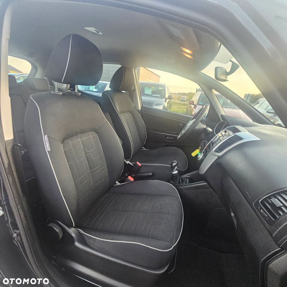 Kia Venga - 28