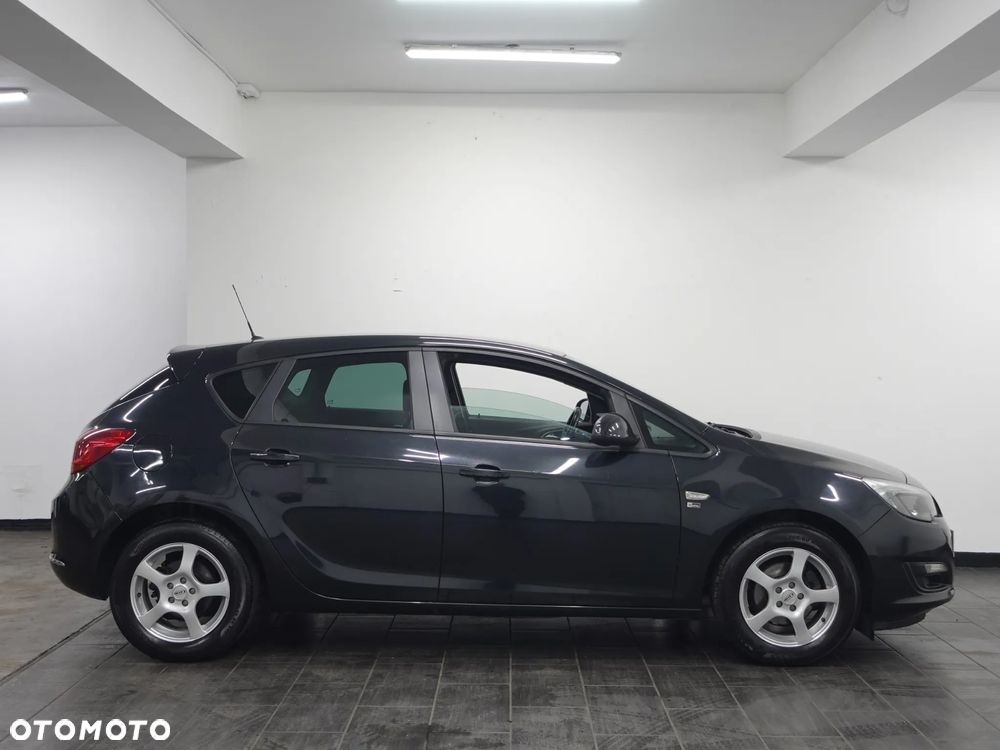 Opel Astra 1.4 150 Jahre - 10