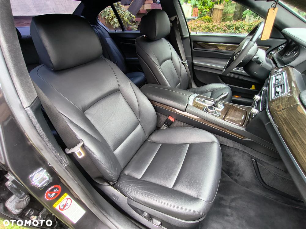 BMW Seria 7 740i - 21
